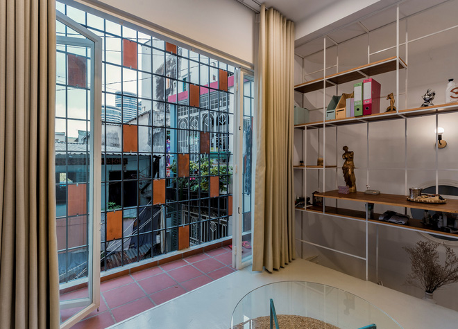 Xiêu lòng với ngôi nhà 30m2 sâu trong hẻm nhỏ Sài Gòn, mặt tiền toàn gạch gốm hút gió và ánh sáng trên cả tuyệt vời-20
