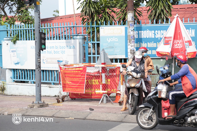 Nhiều tuyến đường lớn ở TP.HCM bắt đầu gỡ bỏ chốt chặn: Chiếc áo chắp vá đã được cởi bỏ, chúng tôi vui mừng lắm”-14