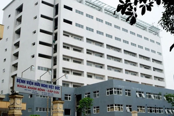 Hà Nội: Tạm phong tỏa nhà D Bệnh viện Việt Đức sau khi ghi nhận ca dương tính SARS-CoV-2 là người nhà bệnh nhân-1