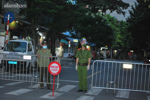 Hà Nội phong tỏa phố Phủ Doãn, lấy mẫu xét nghiệm toàn bộ cư dân khu vực sau khi phát hiện ca dương tính SARS-CoV-2 cộng đồng-1