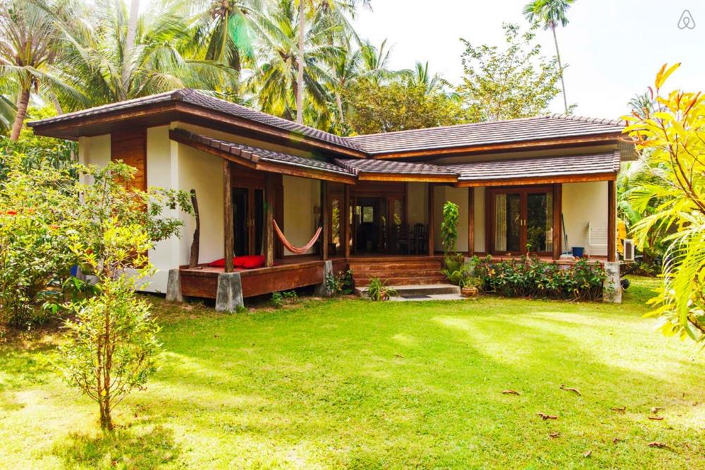 Những ban công trước nhà kiểu mẫu cho bạn góc thư giãn tuyệt vời sau một ngày làm việc mệt mỏi-3