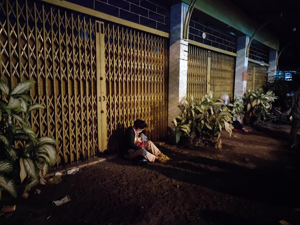 Người dân về quê tránh dịch dồn ứ ở cửa ngõ phía Tây TP.HCM-2