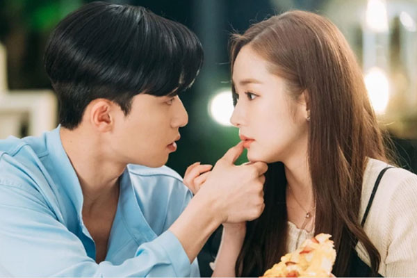 Đọc tin nhắn gái lạ gửi cho chồng Vợ anh đến son cũng không biết đánh, cô vợ vùng lên làm một chuyện khiến anh ta ngậm ngùi hổ thẹn-1