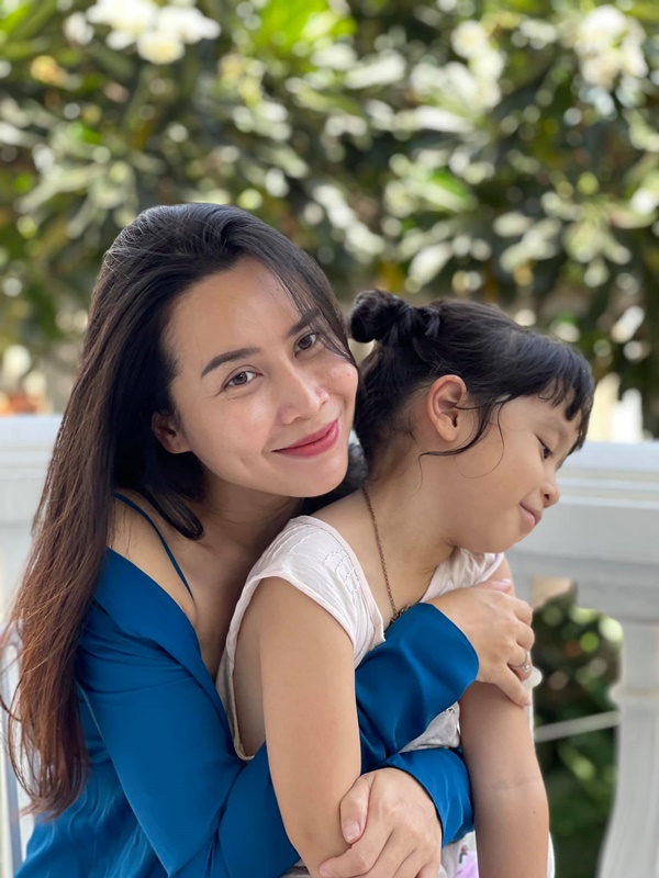 Hai công chúa nhà Lưu Hương Giang - Hồ Hoài Anh khóc nức nở và phản đối khi bố mẹ dự định sinh thêm em bé-6