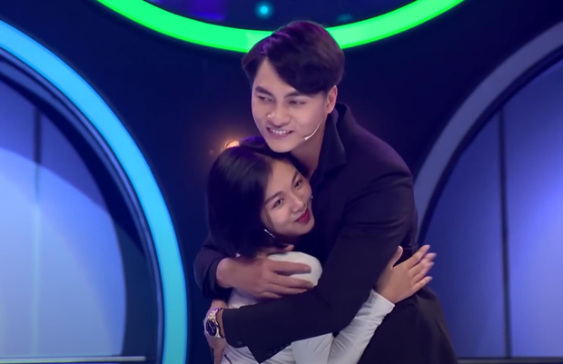 Soái ca 1m83 gây sốc khi hôn đắm đuối cô gái rồi từ chối: Anh không chấp nhận người phụ nữ quá dễ dãi!-5