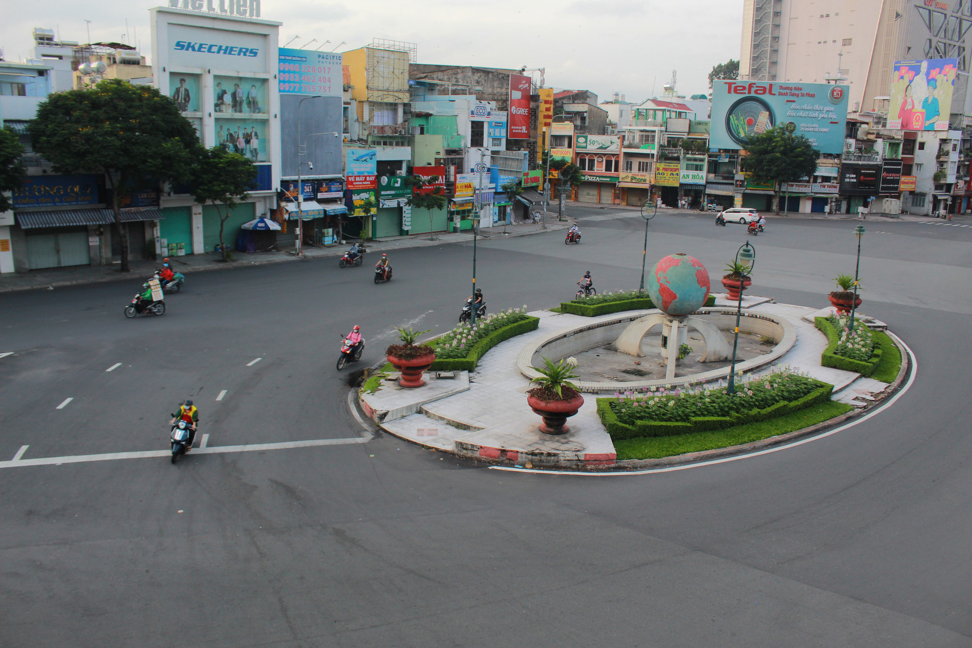 Đường phố Sài Gòn vui trở lại trong ngày đầu tiên nới lỏng giãn cách-1