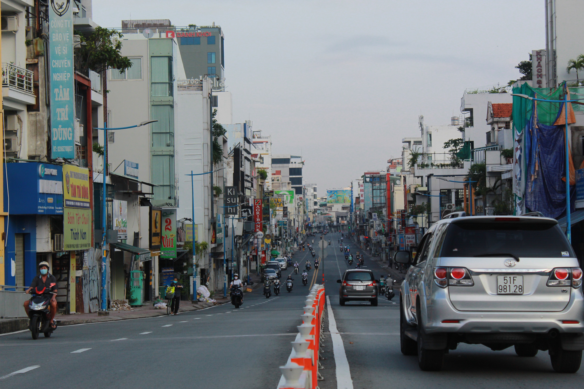 Đường phố Sài Gòn vui trở lại trong ngày đầu tiên nới lỏng giãn cách-6