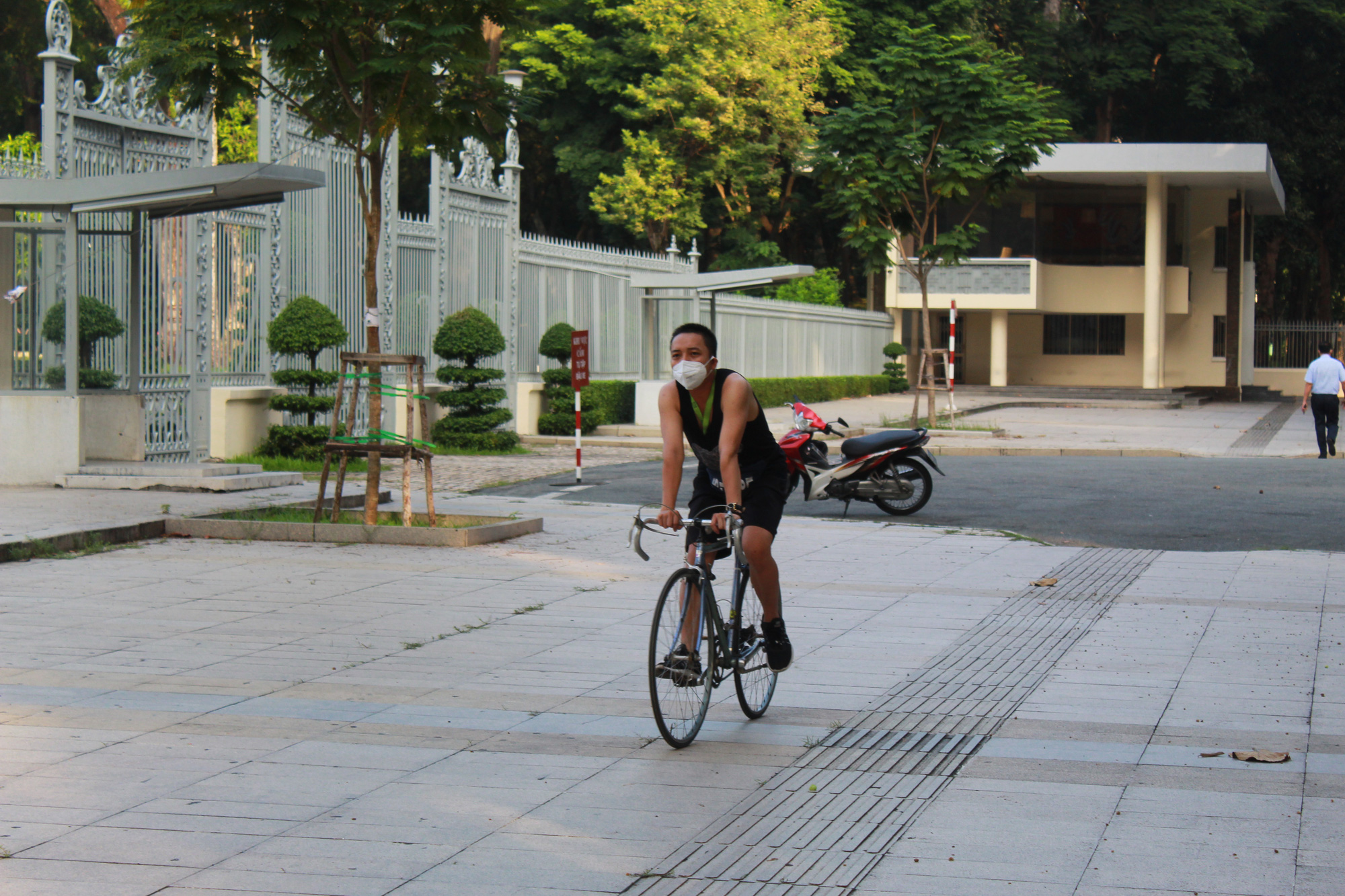 Đường phố Sài Gòn vui trở lại trong ngày đầu tiên nới lỏng giãn cách-5
