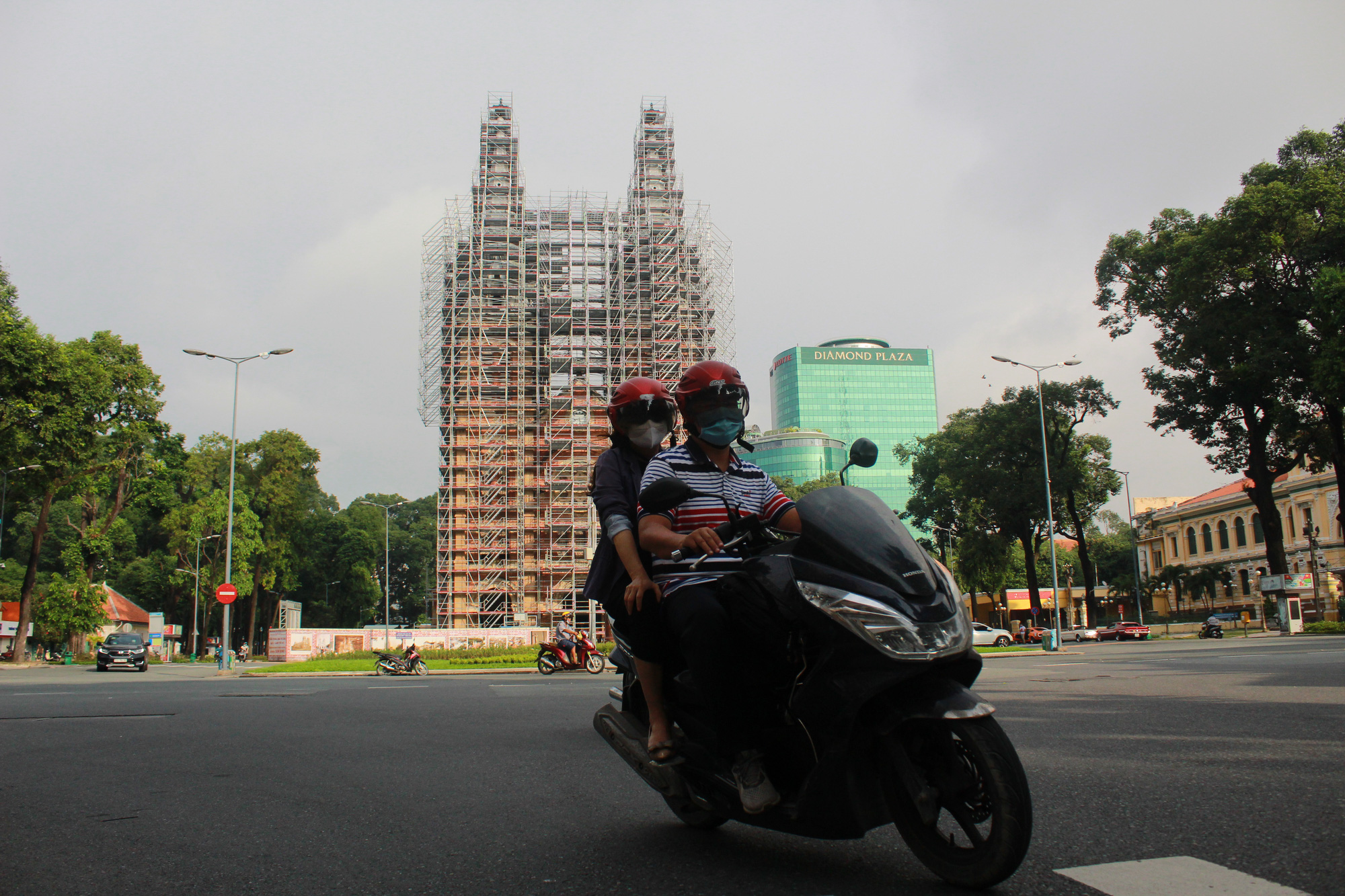 Đường phố Sài Gòn vui trở lại trong ngày đầu tiên nới lỏng giãn cách-9