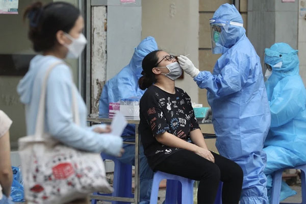 NÓNG: Ngoài Hà Nội, 3 tỉnh khác đã phát hiện người về từ Bệnh viện Việt Đức mắc Covid-19-1