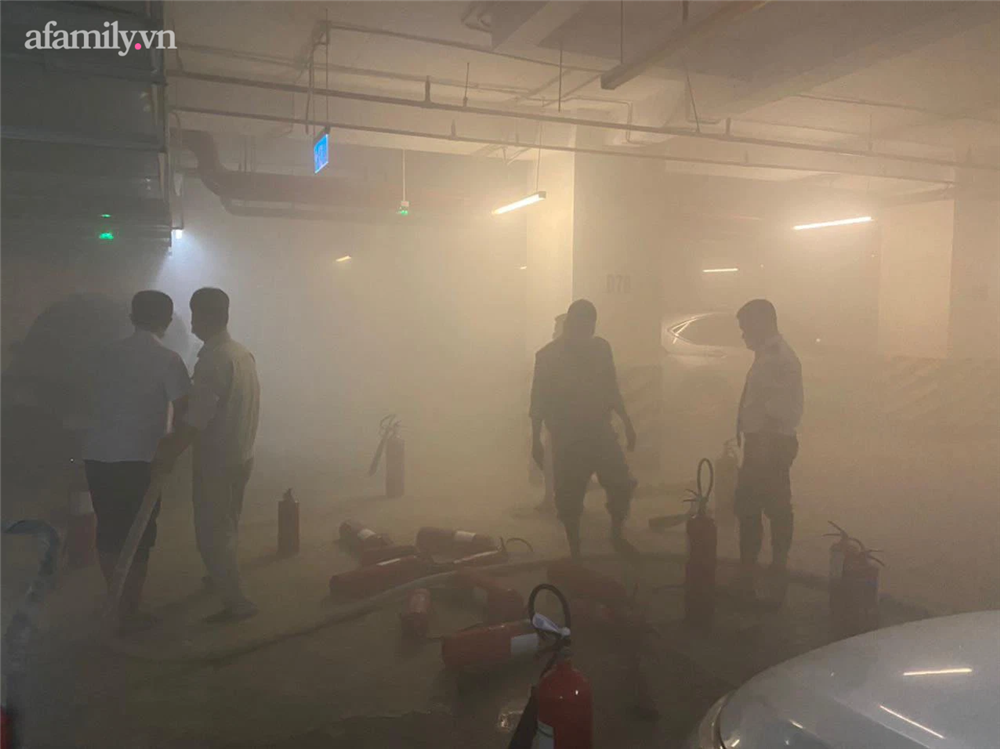 Hà Nội: Cháy ô tô trong hầm để xe chung cư cao cấp, cư dân náo loạn vì hệ thống báo cháy không hoạt động-1