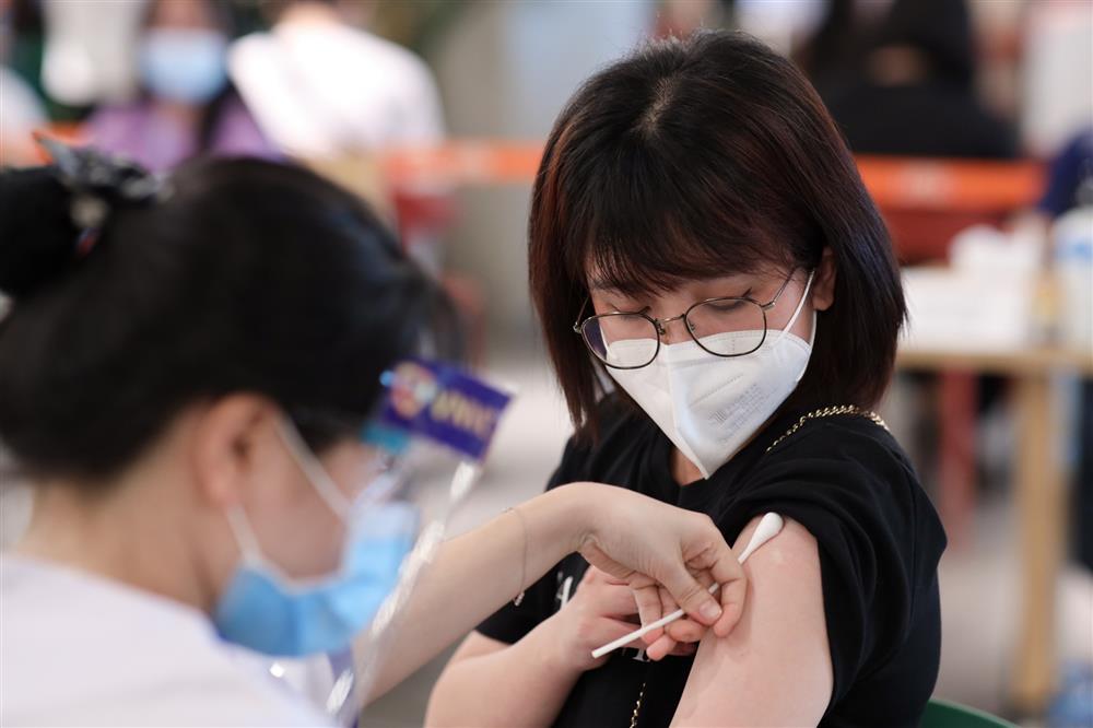 Nguyên nhân nhiều người mắc Covid-19 dù đã tiêm vaccine-2