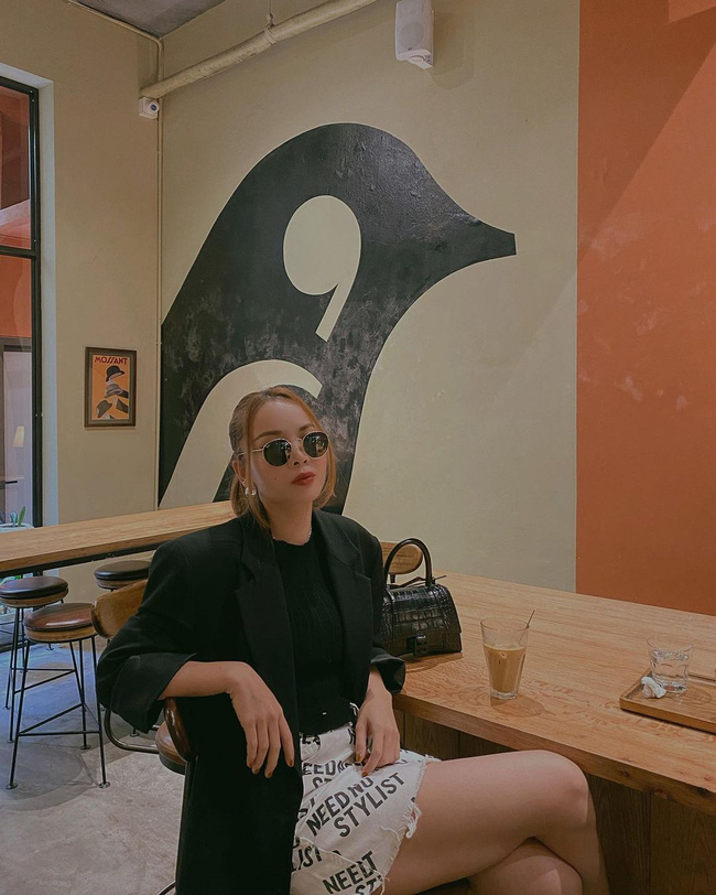 Dành cho lúc không biết mặc gì: 12 cách mix đồ đen - trắng của sao Việt giúp chị em trông sành điệu khỏi nghĩ-2