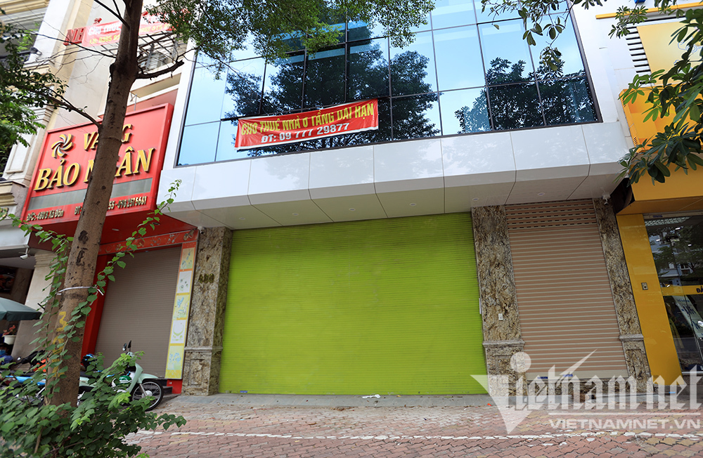 Tấm biển đỏ với cụm từ này đang xuất hiện dày đặc trên phố Hà Nội-10