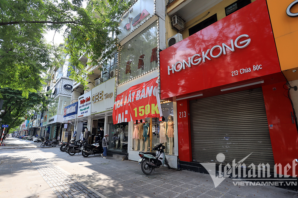 Tấm biển đỏ với cụm từ này đang xuất hiện dày đặc trên phố Hà Nội-12