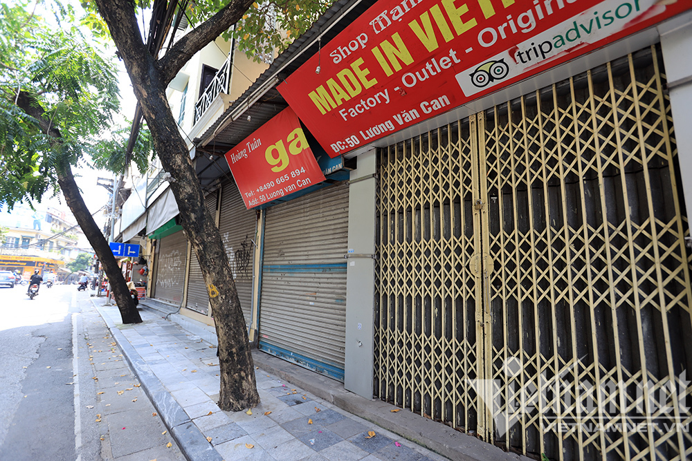 Tấm biển đỏ với cụm từ này đang xuất hiện dày đặc trên phố Hà Nội-2