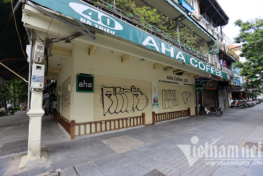 Tấm biển đỏ với cụm từ này đang xuất hiện dày đặc trên phố Hà Nội-4