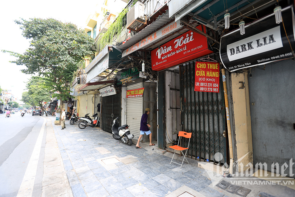 Tấm biển đỏ với cụm từ này đang xuất hiện dày đặc trên phố Hà Nội-9