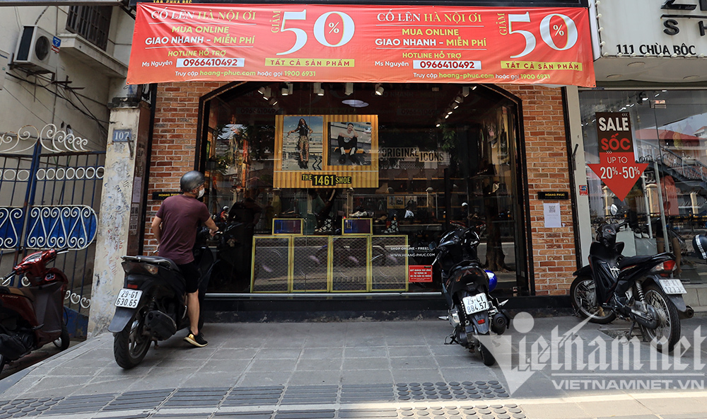 Tấm biển đỏ với cụm từ này đang xuất hiện dày đặc trên phố Hà Nội-17