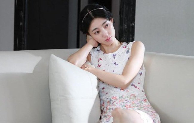 Phát hiện vợ giấu đồ hàng hiệu dưới gầm giường, chồng mỉa mai nhân tình khéo tặng và màn xử lý thấu đáo của cô vợ trẻ-1