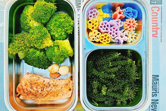 Phát thèm với cơm hộp mẹ 9X mang đi làm, rực rỡ như tranh còn bổ, rẻ