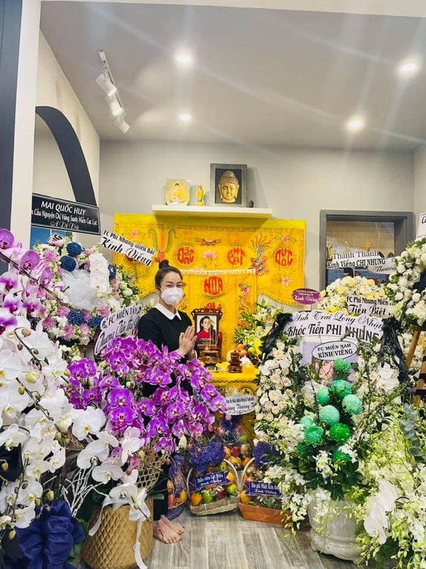 Lễ viếng ca sĩ Phi Nhung ngày 2/10: Nhật Kim Anh đến từ sớm, Hồ Văn Cường lộ rõ tiều tuỵ sau 4 ngày mẹ nuôi qua đời-2