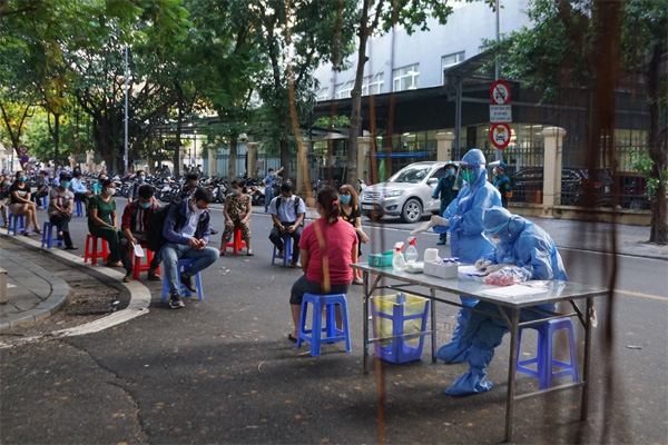 CDC Hà Nội: Ổ dịch Bệnh viện Việt Đức đã qua nhiều chu kì lây nhiễm, số ca mắc có thể sẽ tăng lên-2