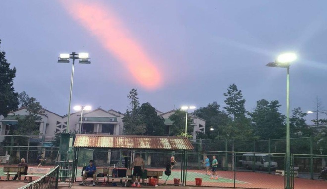 Xôn xao về vệt sáng kỳ lạ trên bầu trời Quảng Ngãi-2