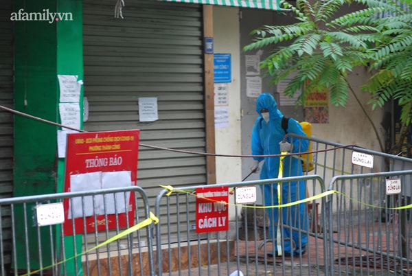 Hà Nội: Phong tỏa nơi ở của ca F0 là nhân viên Bệnh viện Việt Đức và một cửa hàng liên quan ở Thành Công-1