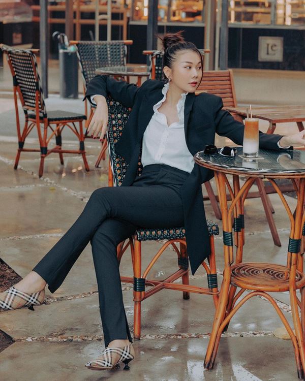 11 cách diện blazer mùa thu cực ấn tượng của sao Việt: Chị em muốn mặc trẻ trung, thanh lịch thì nên hóng ngay-6