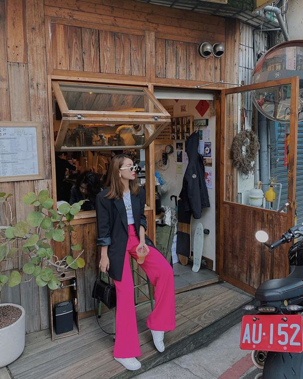 11 cách diện blazer mùa thu cực ấn tượng của sao Việt: Chị em muốn mặc trẻ trung, thanh lịch thì nên hóng ngay-10