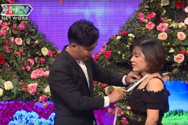 Chàng trai gây sốc khi tiết lộ 28 tuổi còn thích sờ ti mẹ, đòi sờ thử 3 vòng nữ chính ngay trên show hẹn hò-4