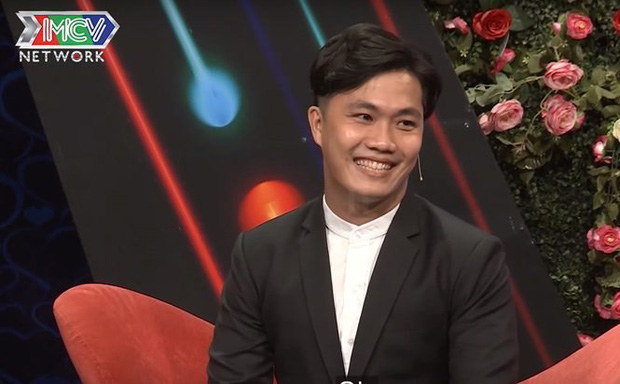 Chàng trai gây sốc khi tiết lộ 28 tuổi còn thích sờ ti mẹ, đòi sờ thử 3 vòng nữ chính ngay trên show hẹn hò-1