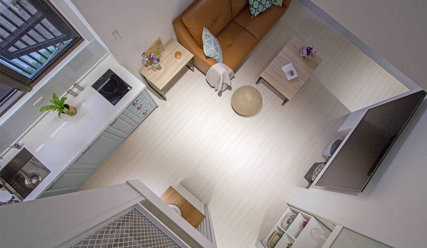 Thiết kế thông minh biến căn hộ nhỏ hẹp của 2 chị em thành tổ ấm xinh xắn, từ yếu điểm trở thành không gian độc đáo và tiện dụng-1