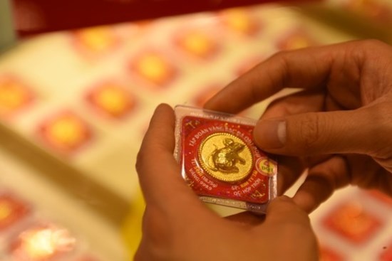 Giá vàng hôm nay 3/10: Áp lực giảm sau đợt tăng sốc