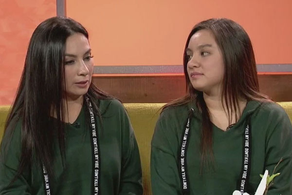 Con gái Phi Nhung tiều tụy đứng bên bàn thờ mẹ, nhìn nét mặt đau buồn mà xót xa-3