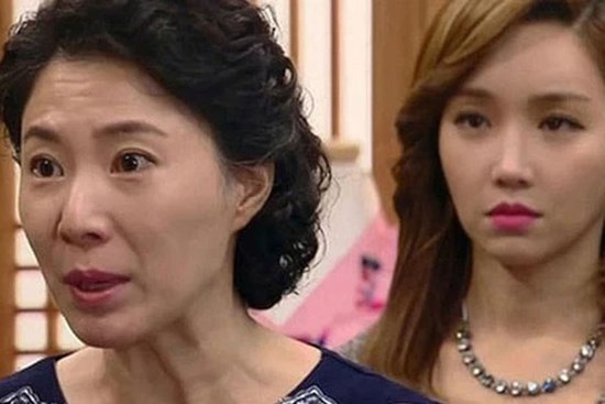 Cả nhà đang ăn cơm, bất ngờ em dâu tương lai kêu đau bụng, để rồi khi em ấy nói sự thật thì mẹ tôi ngất lịm