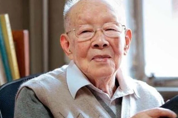 Nhà ngôn ngữ học 111 tuổi đúc kết bí quyết sống thọ chỉ bằng 5 câu đơn giản-1