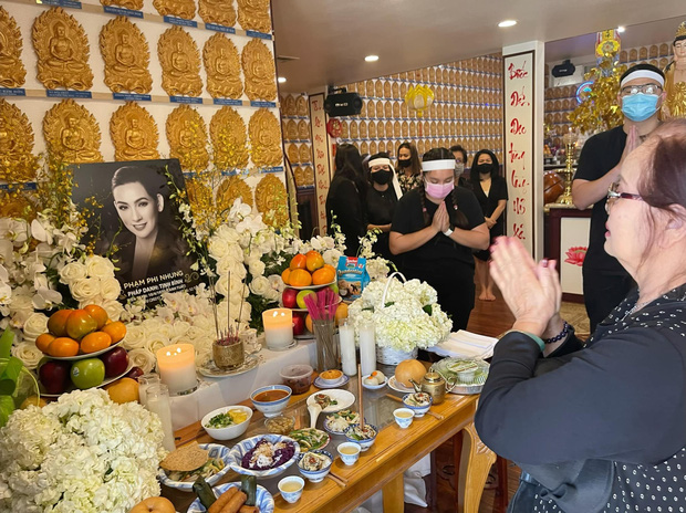 Lễ cúng thất đầu của ca sĩ Phi Nhung ở Mỹ: Con gái ruột và vợ cũ Bằng Kiều đội tang, Thanh Thảo - Thu Hoài cùng dàn sao Việt đến chia buồn-9
