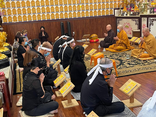 Lễ cúng thất đầu của ca sĩ Phi Nhung ở Mỹ: Con gái ruột và vợ cũ Bằng Kiều đội tang, Thanh Thảo - Thu Hoài cùng dàn sao Việt đến chia buồn-14