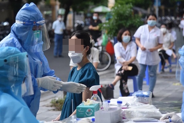 Từ một ca chỉ điểm, sau 15 ngày thêm 457 ca trong đó có 13 cán bộ y tế-2