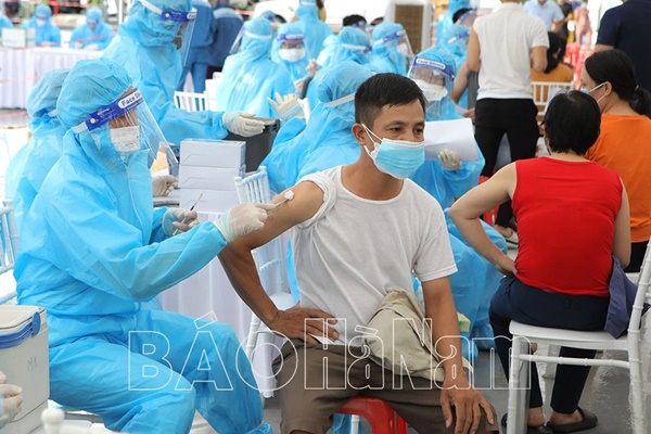 Từ một ca chỉ điểm, sau 15 ngày thêm 457 ca trong đó có 13 cán bộ y tế-1