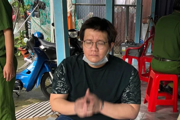 Cục Cảnh sát Hình sự - Bộ Công an khám xét khẩn cấp nhà Nhâm Hoàng Khang, thu giữ nhiều tài liệu-2