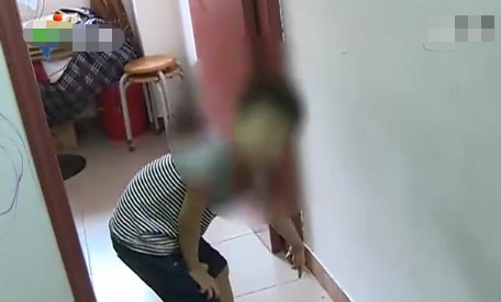 Cháu bé 5 tuổi vô tình nuốt phải viên bi thủy tinh, sau khi đưa đến bệnh viện, bác sĩ dùng vật dụng khó tin giải cứu thành công-2