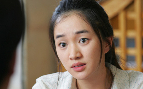 Thấy chị dâu hay ra vào bệnh viện nghi có chuyện, tôi bí mật theo dõi thì chứng kiến cảnh tượng gây sốc-1