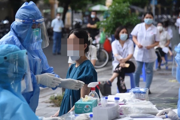 Cả nghìn bệnh nhân BV Việt Đức được đưa đi điều trị, cách ly trong đêm-1