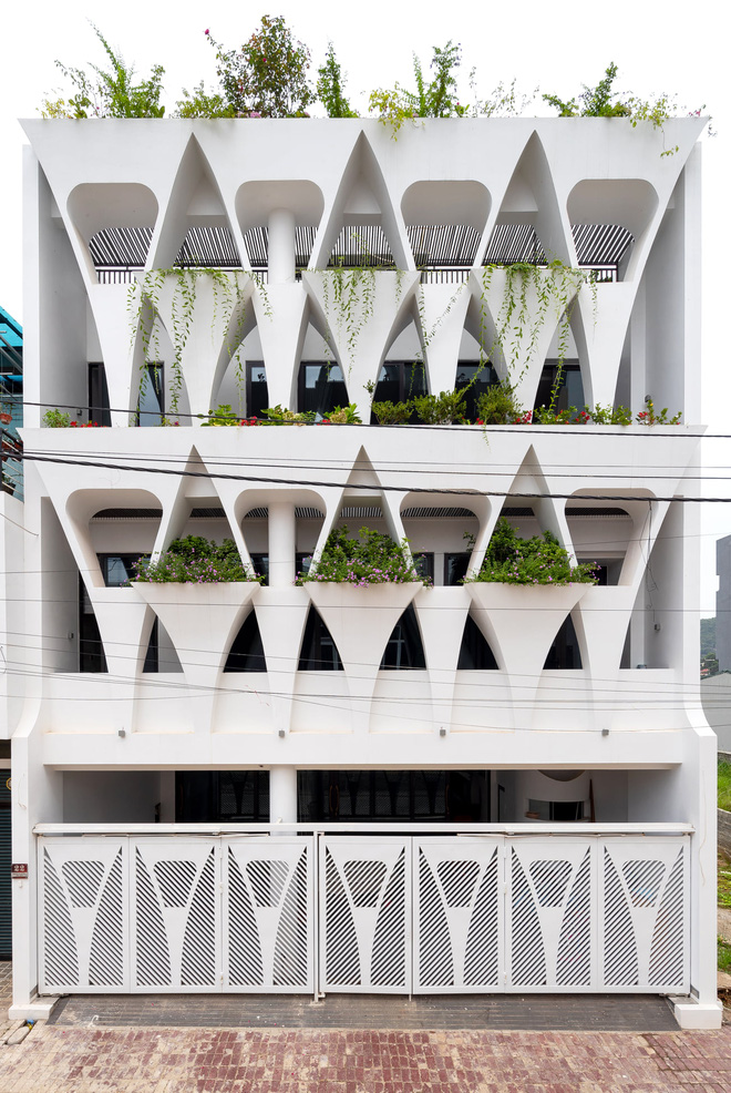 Gia đình yêu thiên nhiên xây nhà 6 tỷ, gộp hai lô đất, thiết kế mặt tiền trồng cây chất khỏi bàn-1