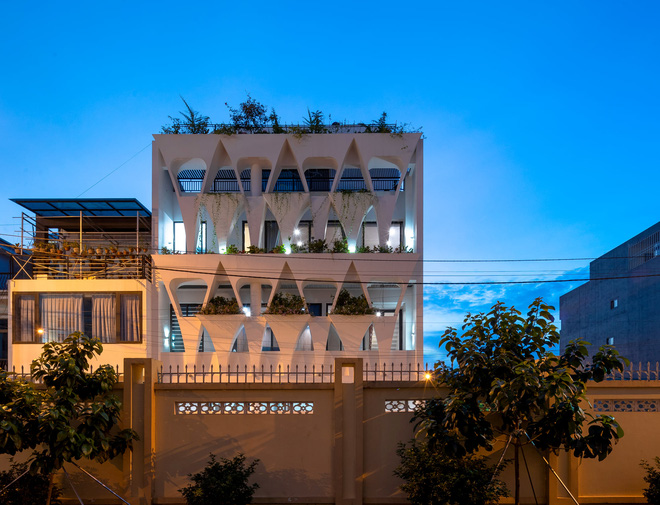 Gia đình yêu thiên nhiên xây nhà 6 tỷ, gộp hai lô đất, thiết kế mặt tiền trồng cây chất khỏi bàn-2