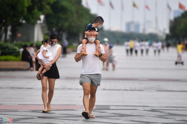 Bộ Y tế: Hạn chế cho trẻ chưa tiêm vaccine ra ngoài-1