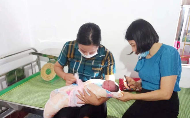 Nghe tin bé trai bị bỏ rơi, hơn 20 cặp vợ chồng hiếm muộn từ khắp nơi đến xin nhận nuôi-2